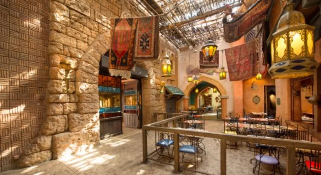 La salle intérieure de L'Agrabah Café. - Disneyland Paris