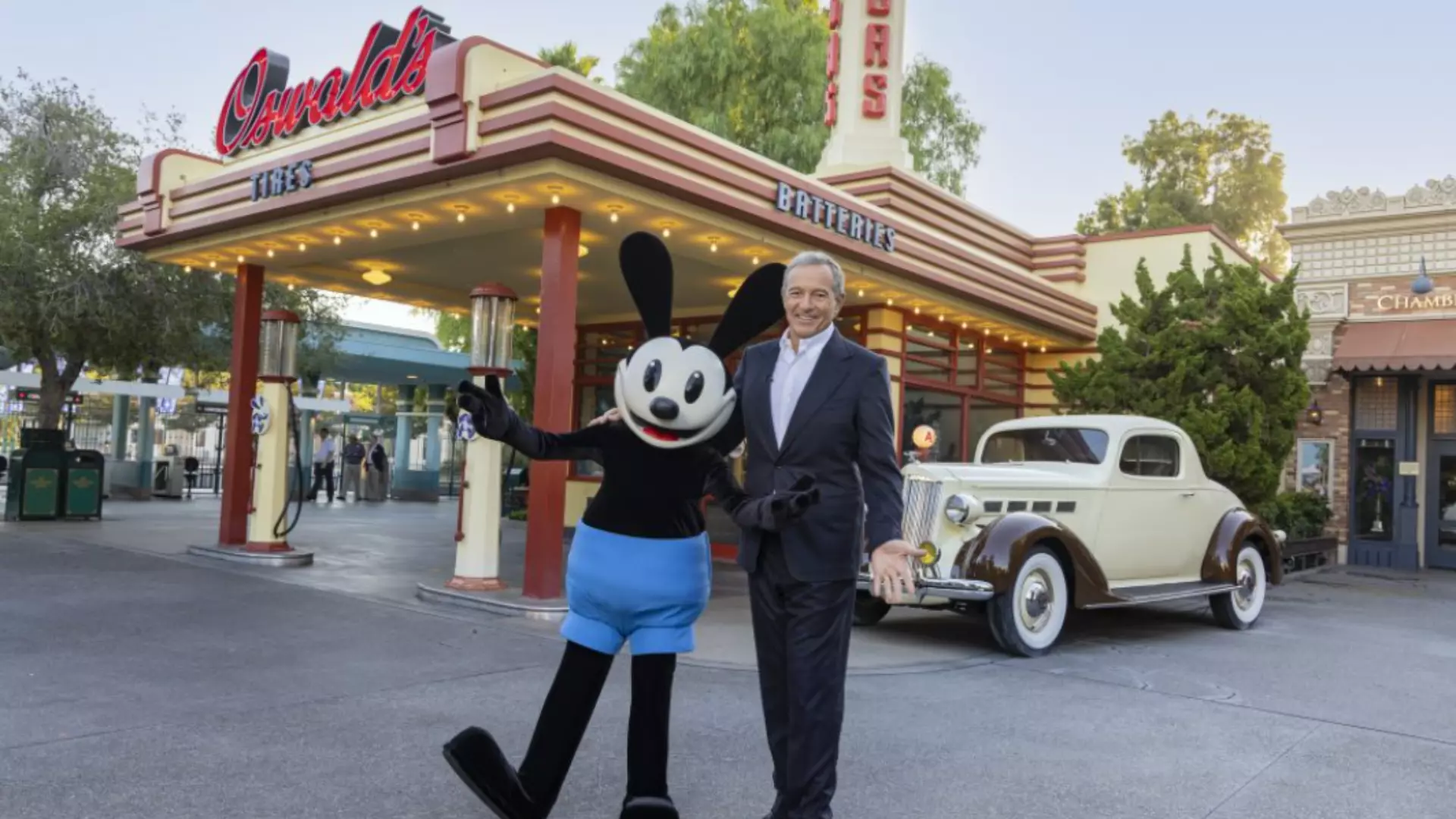 Le PDG de Disney, Bob Iger, a élaboré un accord qui a permis à Oswald de revenir chez Disney - thewaltdisneycompany